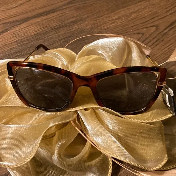 Foster Grant & Co. Ladies Sunglasses - Picture 2 of 8